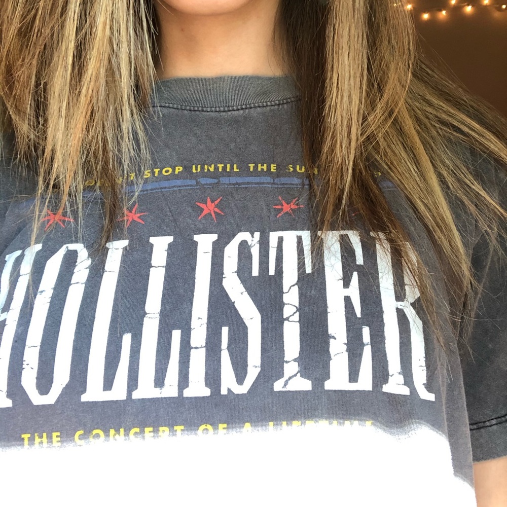 Hollister cropped tee
